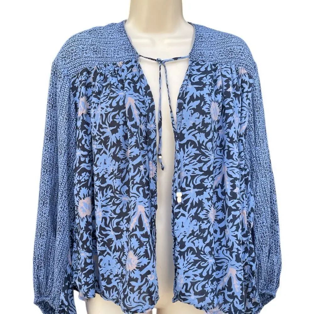 Free People Blue Floral Women's Blouse super Soft Medium Long Sleeved Elastic